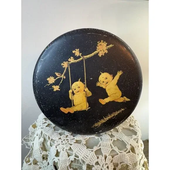 RARE 1920's Kewpie candy tin, Rose O'Neill tin, Kewpies on a swing must see - Picture 3 of 7